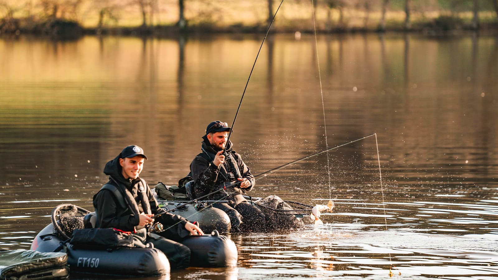 Pêche en float tube : pourquoi tout le monde s’y met (et comment en profiter vraiment)